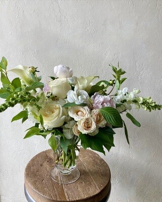SEASONAL CENTREPIECE (FOOTED GLASS VASE)