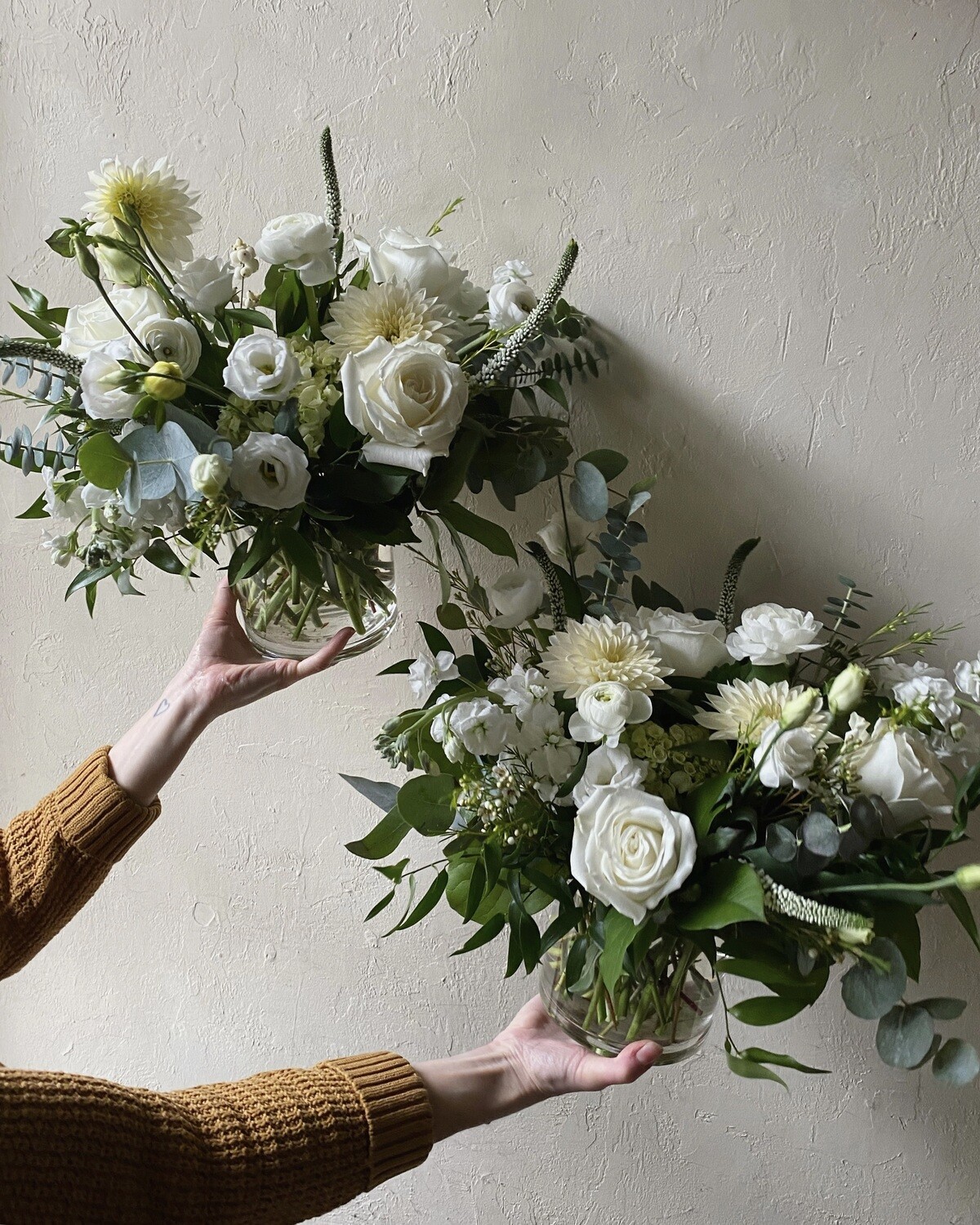 SEASONAL CENTREPIECE (GLASS VASE)