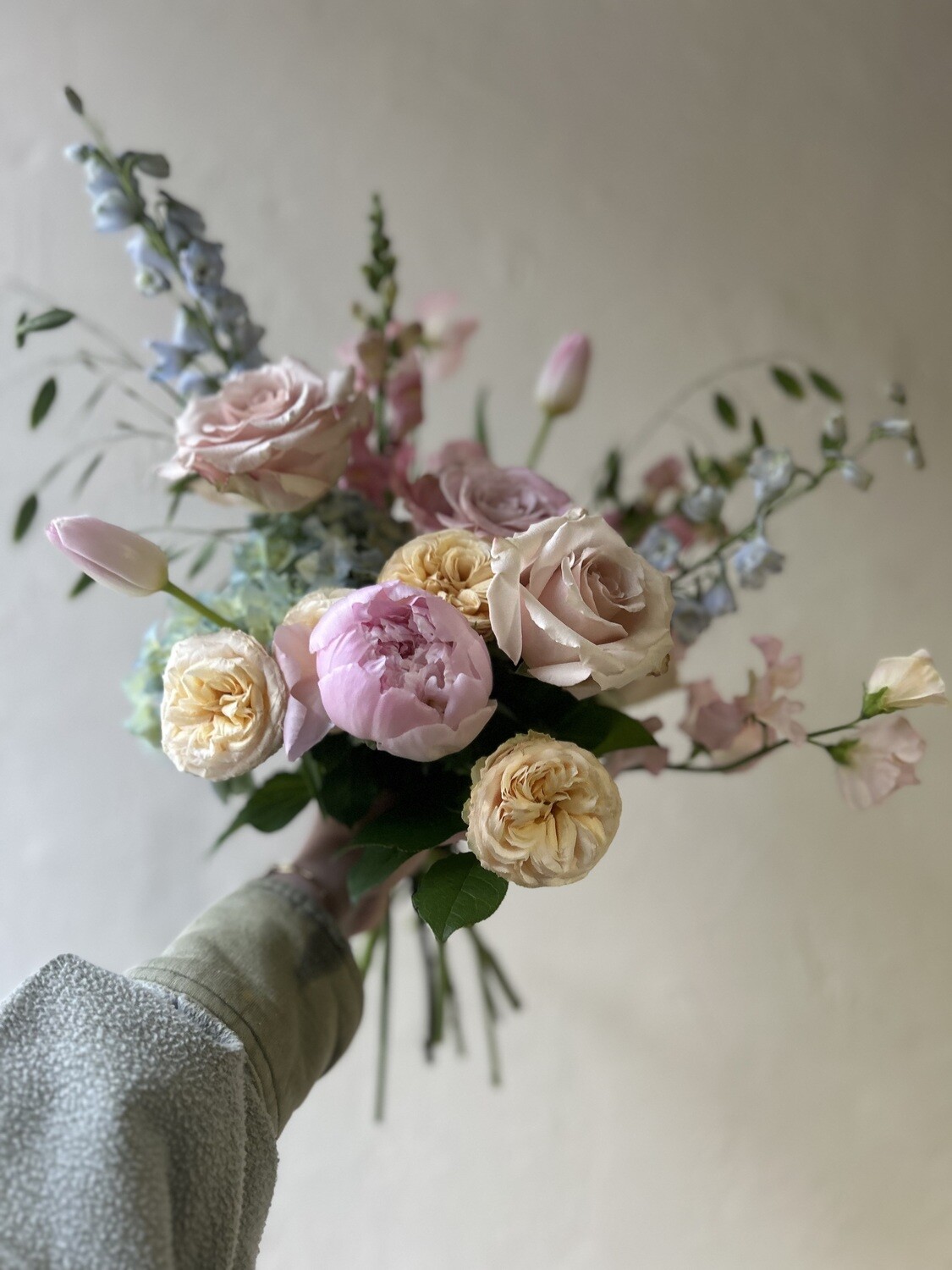TAURUS HANDTIED BOUQUET