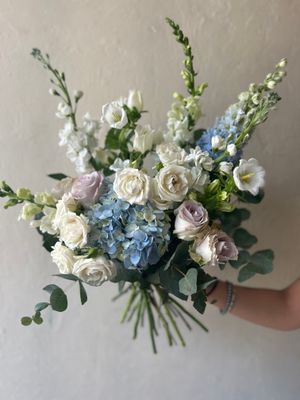FONDLY HANDTIED BOUQUET
