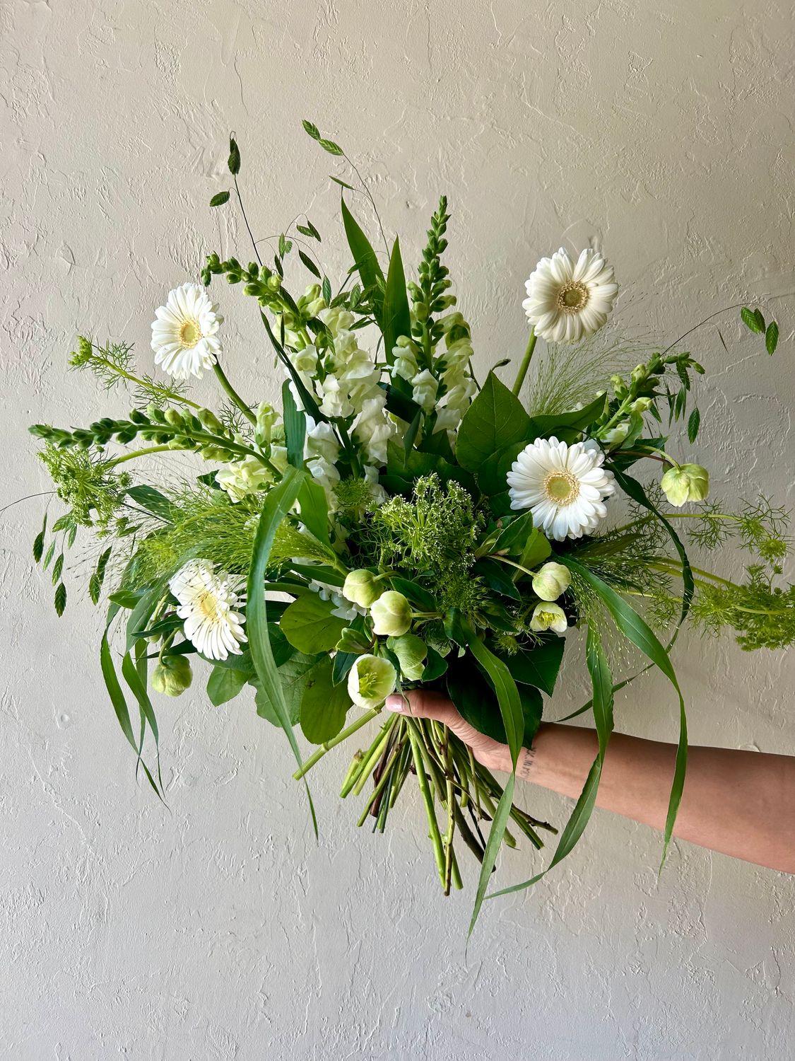 DREAMER HANDTIED BOUQUET