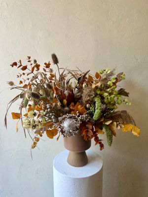 OCHRE DRIED ARRANGEMENT IN FOOTED VASE