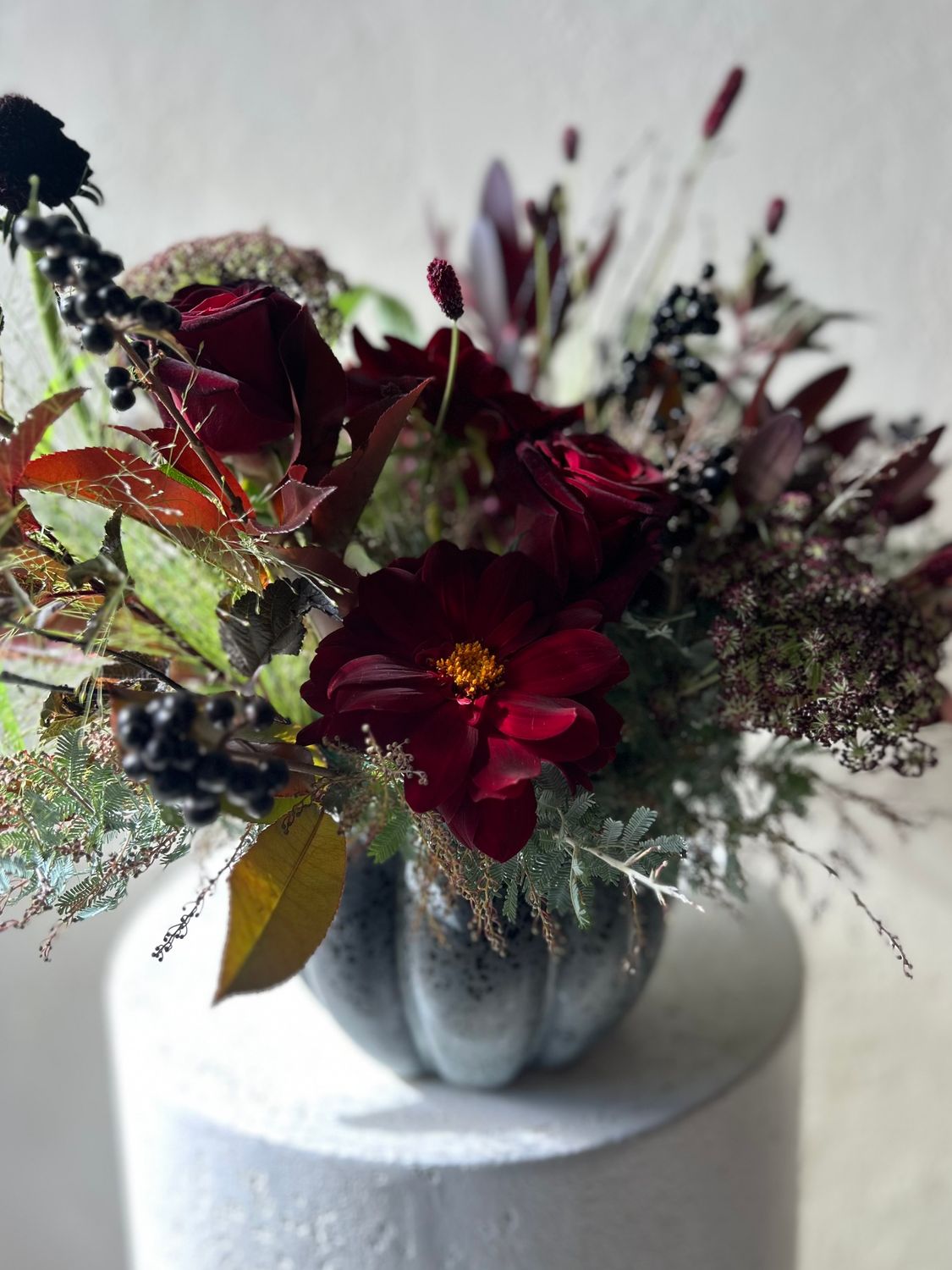 SPICED PUMPKIN ARRANGEMENT - BLACK CERAMIC