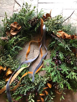 HOLIDAY WREATH WITH VELVET RIBBONS