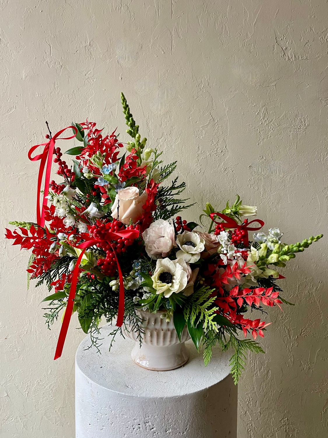 JOLLY URN ARRANGEMENT