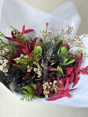 VERY BERRY HANDTIED BOUQUET