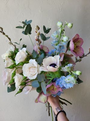 SPRING LAVENDER HANDTIED BOUQUET