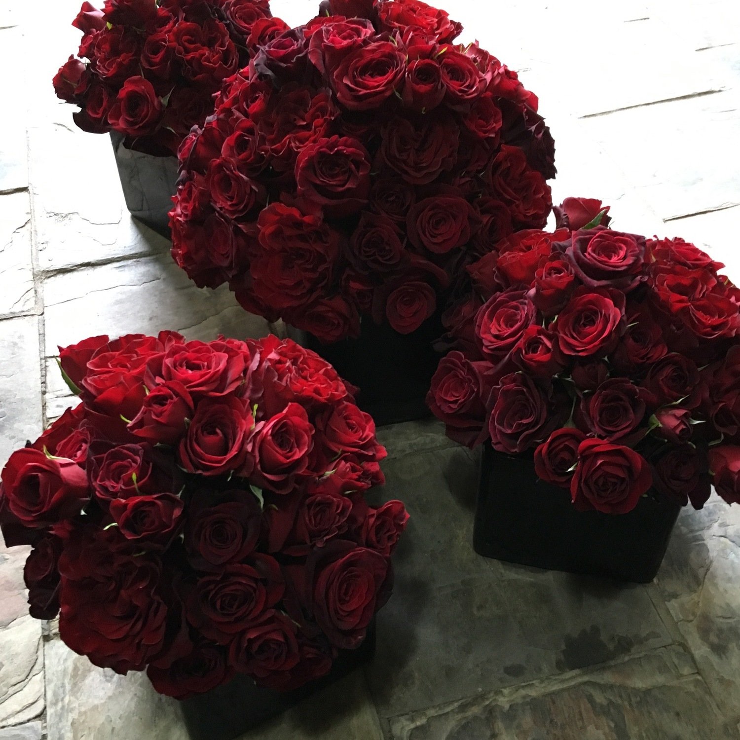 RED HEARTS ROSE ARRANGEMENT