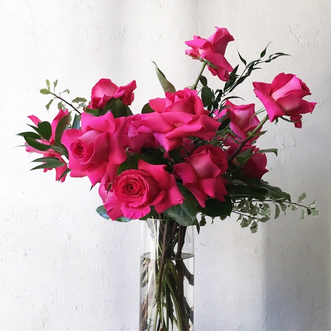 DOZEN ROSE VASE ARRANGEMENT
