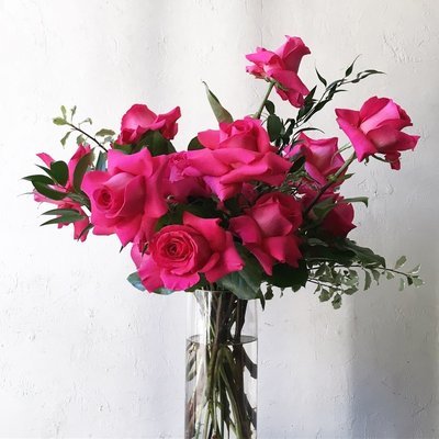 DOZEN ROSE VASE ARRANGEMENT