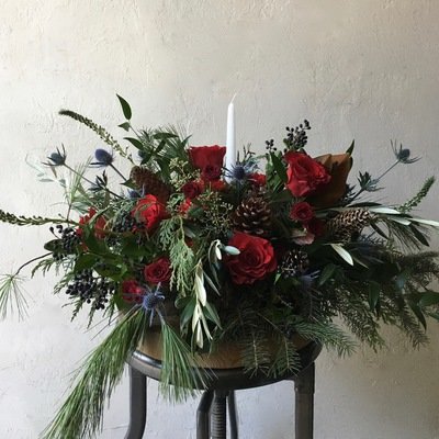 CLASSIC HOLIDAY CENTREPIECE