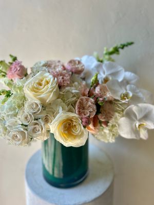 BLUSHING BLOOM VASE