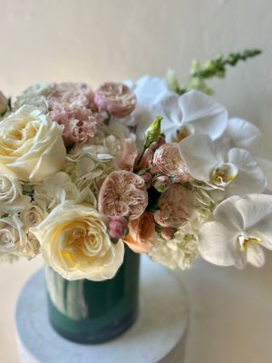 BLUSHING BLOOM VASE