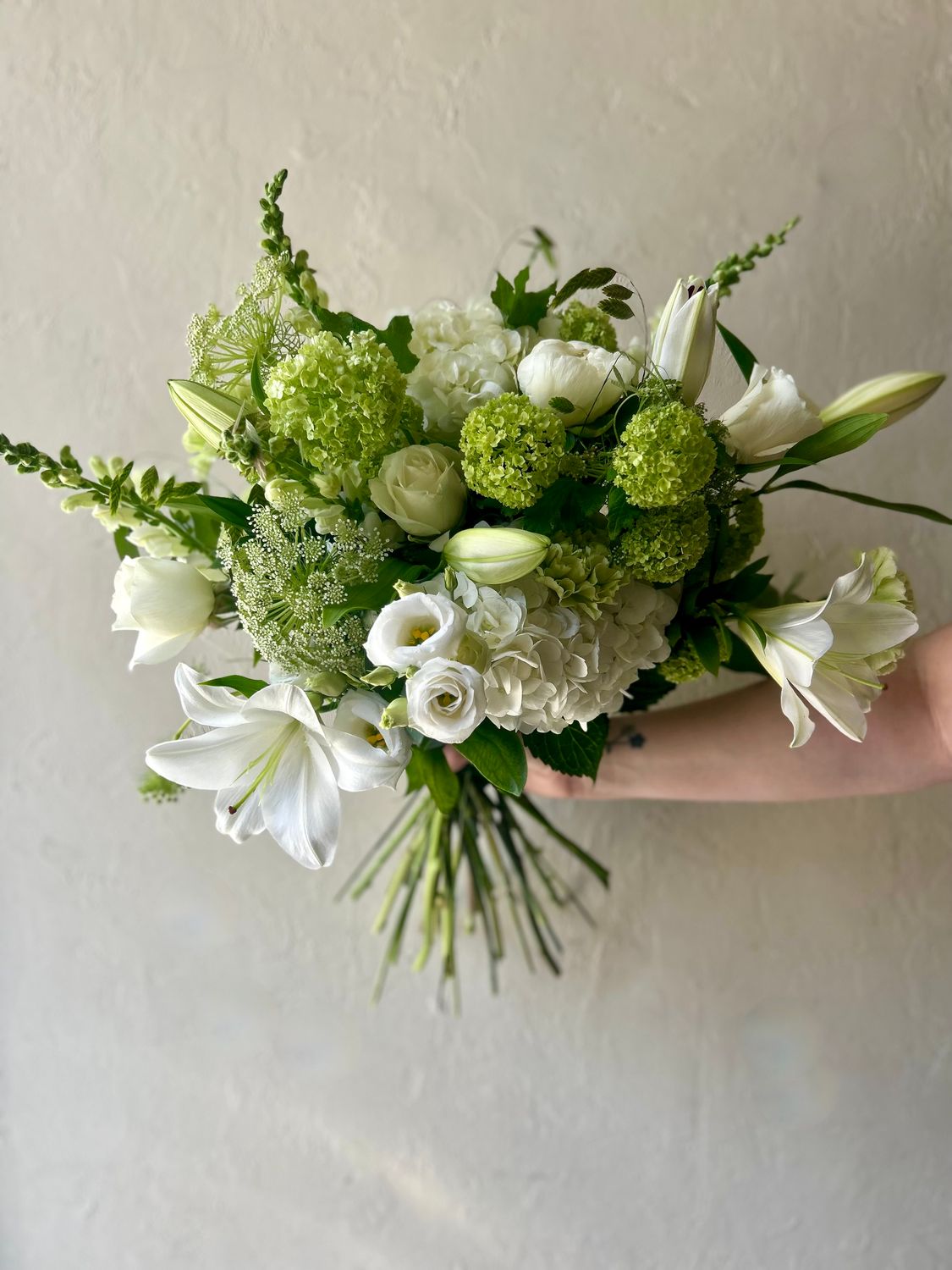 CLASSIC HANDTIED BOUQUET
