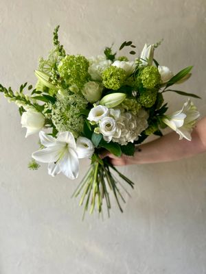 CLASSIC HANDTIED BOUQUET