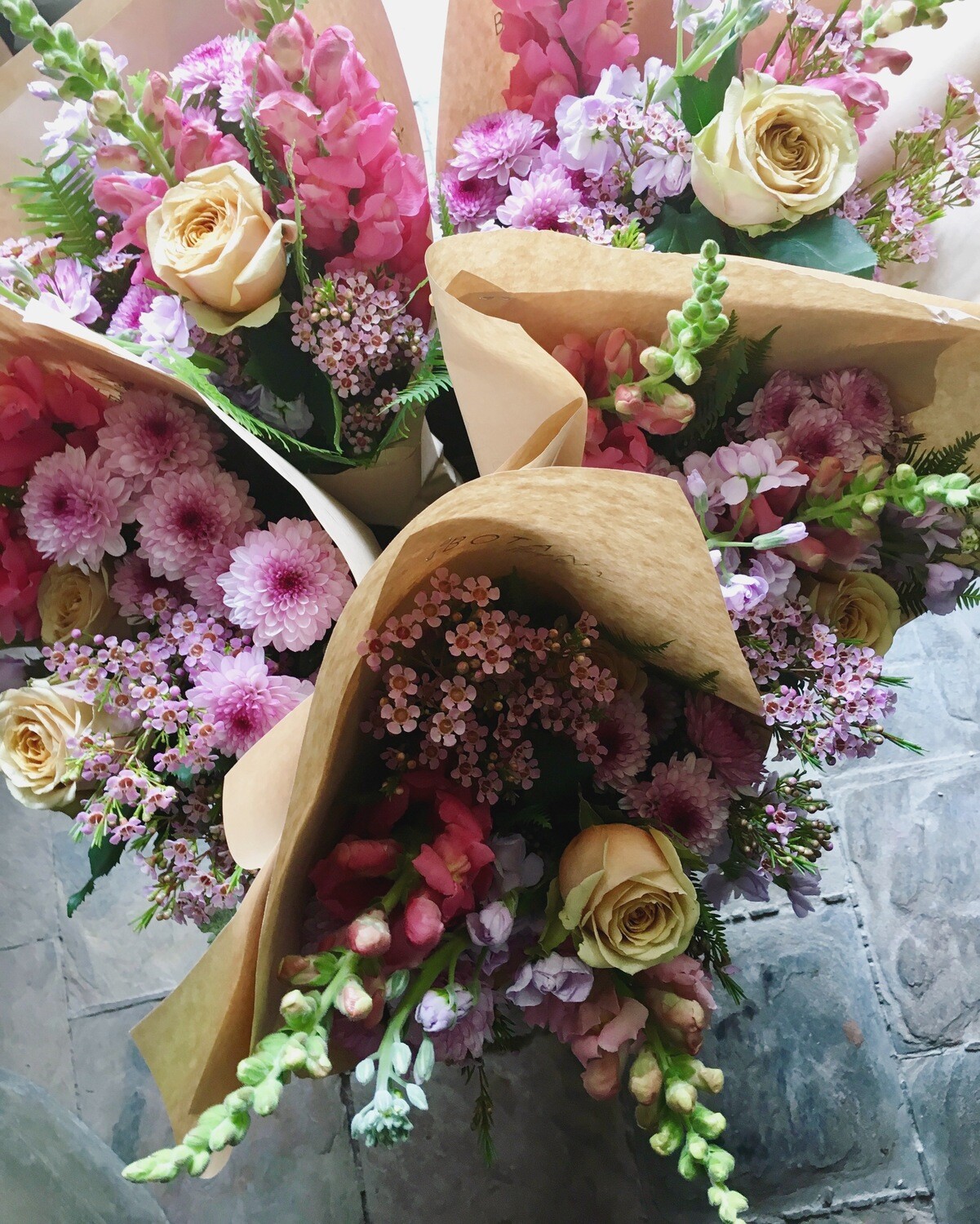 CUTIE HANDTIED BOUQUET