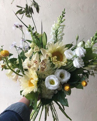 SUNSHINE HANDTIED BOUQUET