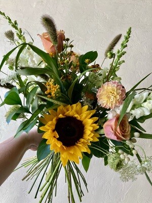 SUNNY HANDTIED BOUQUET