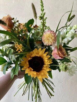 SUNNY HANDTIED BOUQUET