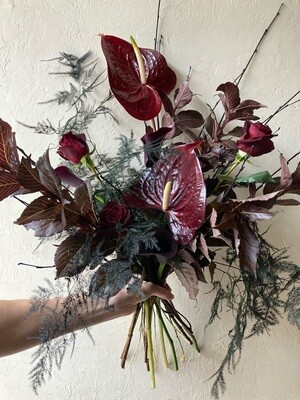 PRE-ORDER GOTHIC HANDTIED BOUQUET