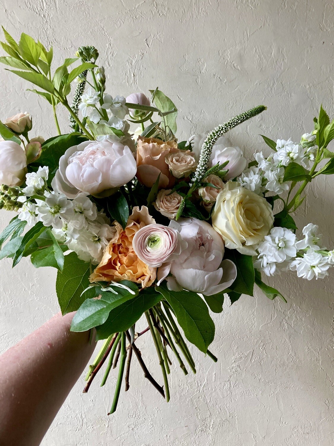 PEACHES &amp; CREAM HANDTIED BOUQUET