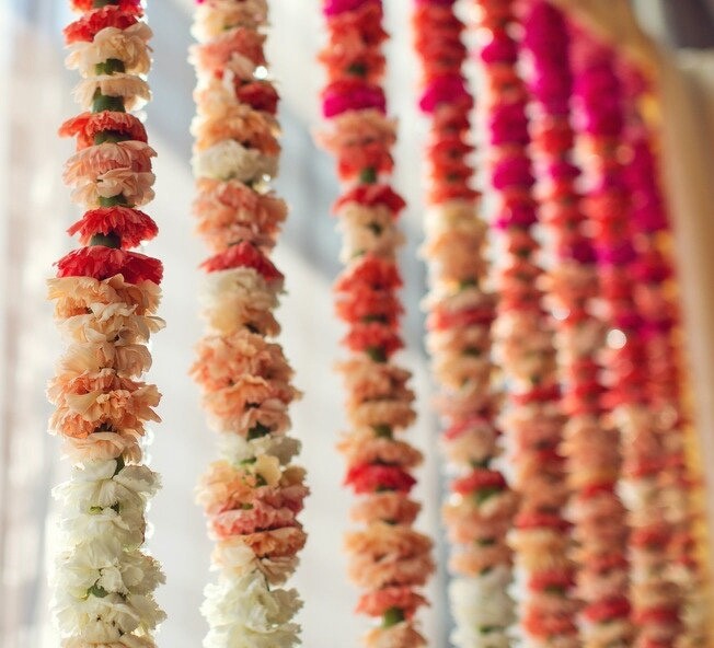 CARNATION GARLAND