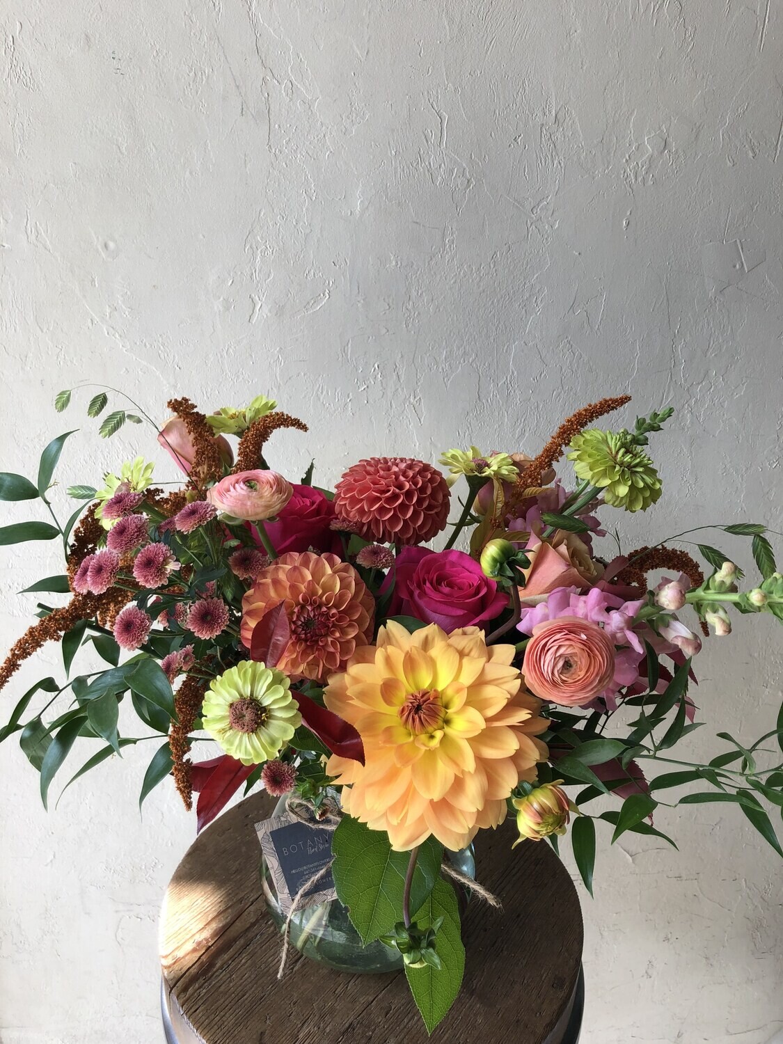 VIBRANT COMET VASE
