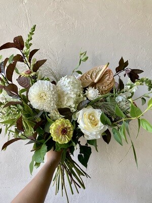 CREME CARAMEL HANDTIED BOUQUET