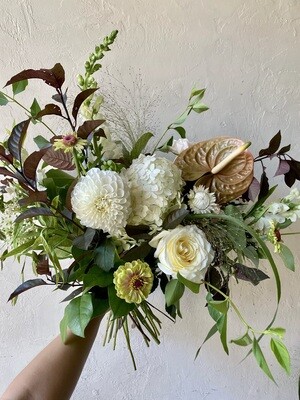 CREME CARAMEL HANDTIED BOUQUET