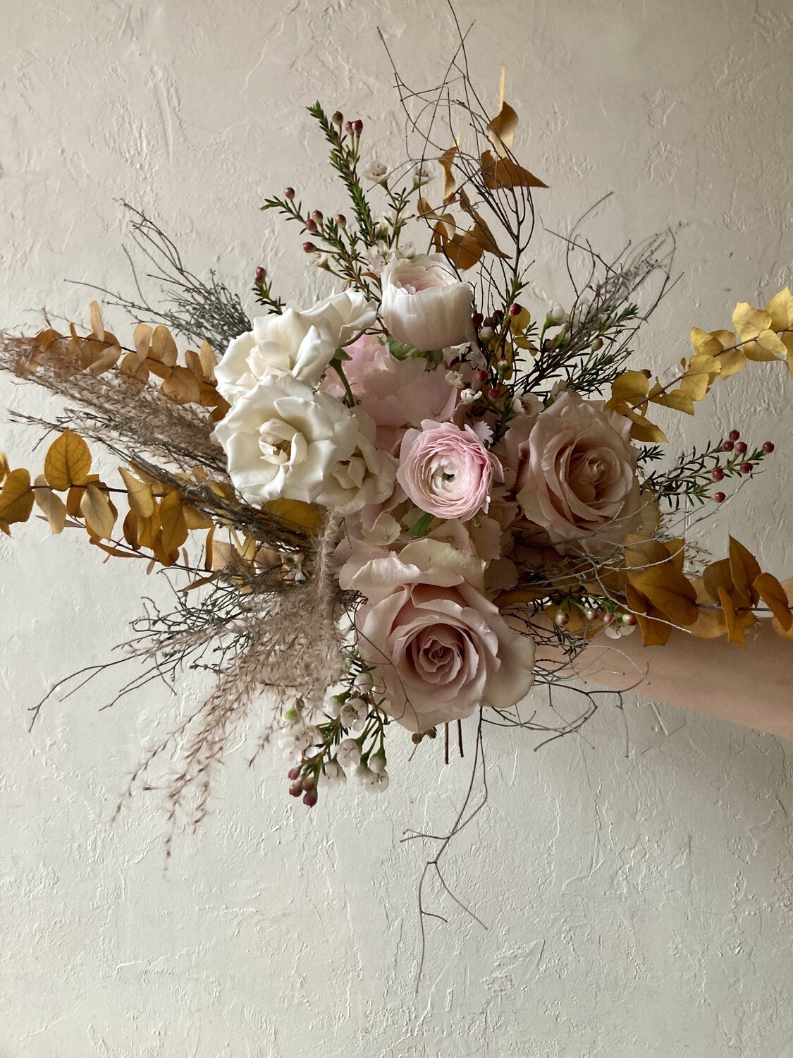 CLARA HANDTIED BOUQUET