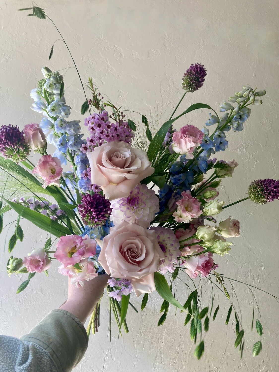 LIBRA HANDTIED BOUQUET