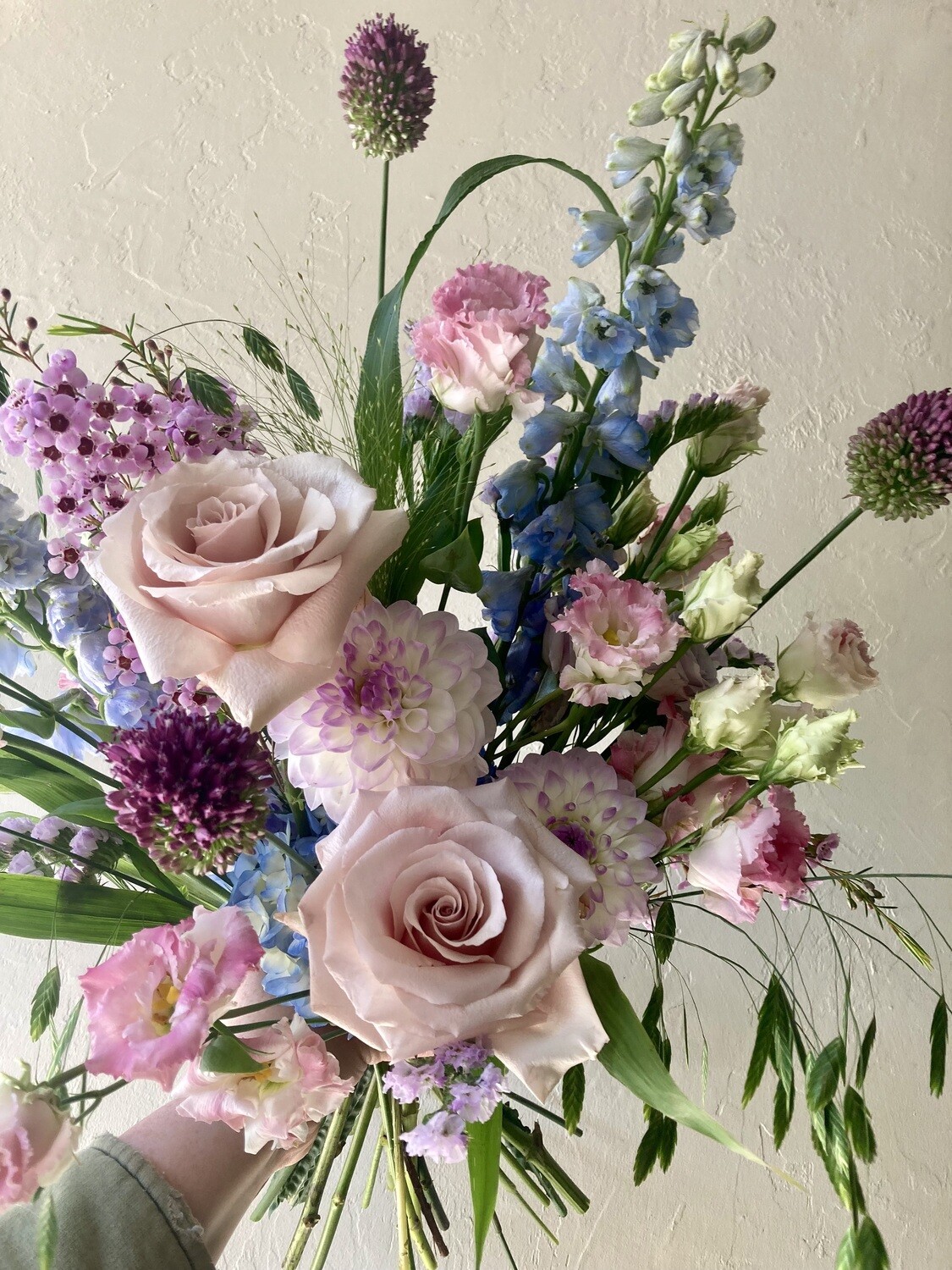 LIBRA HANDTIED BOUQUET