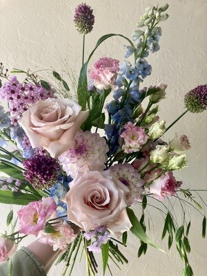 LIBRA HANDTIED BOUQUET