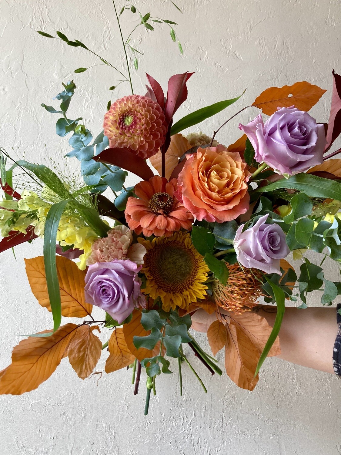 LEO HANDTIED BOUQUET