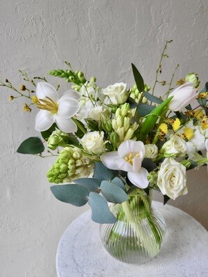 PETITE SEASONAL VASE