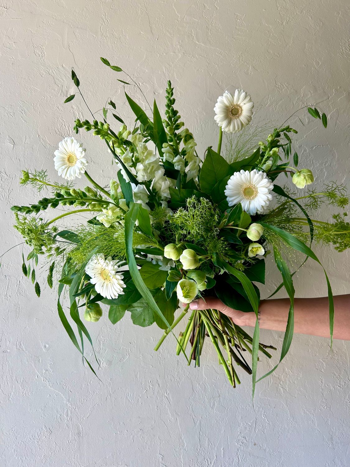 DREAMER HANDTIED BOUQUET