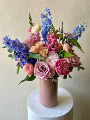 VIBRANT SUMMER IN PINK VASE