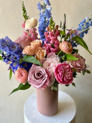 VIBRANT SUMMER IN PINK VASE