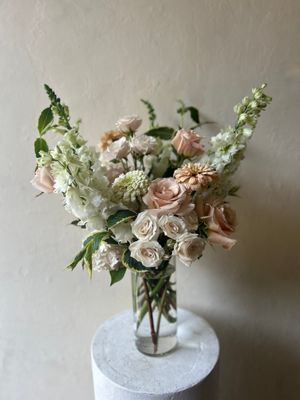 SUMMER BLUSH VASE