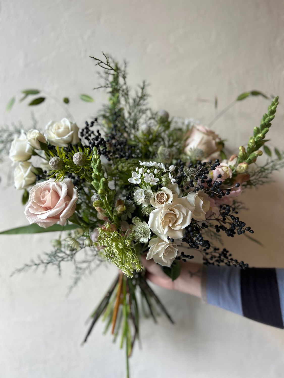 WINTER HANDTIED BOUQUET
