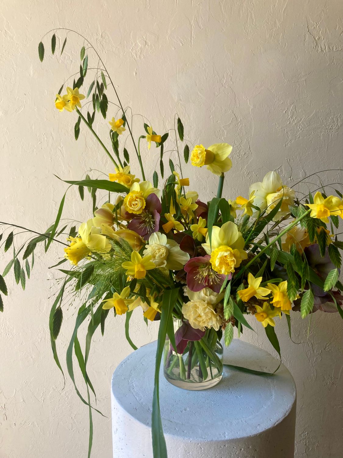 DANCING DAFFODIL VASE