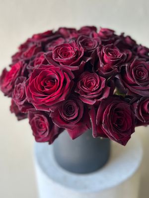 BLACK BACCARA VASE