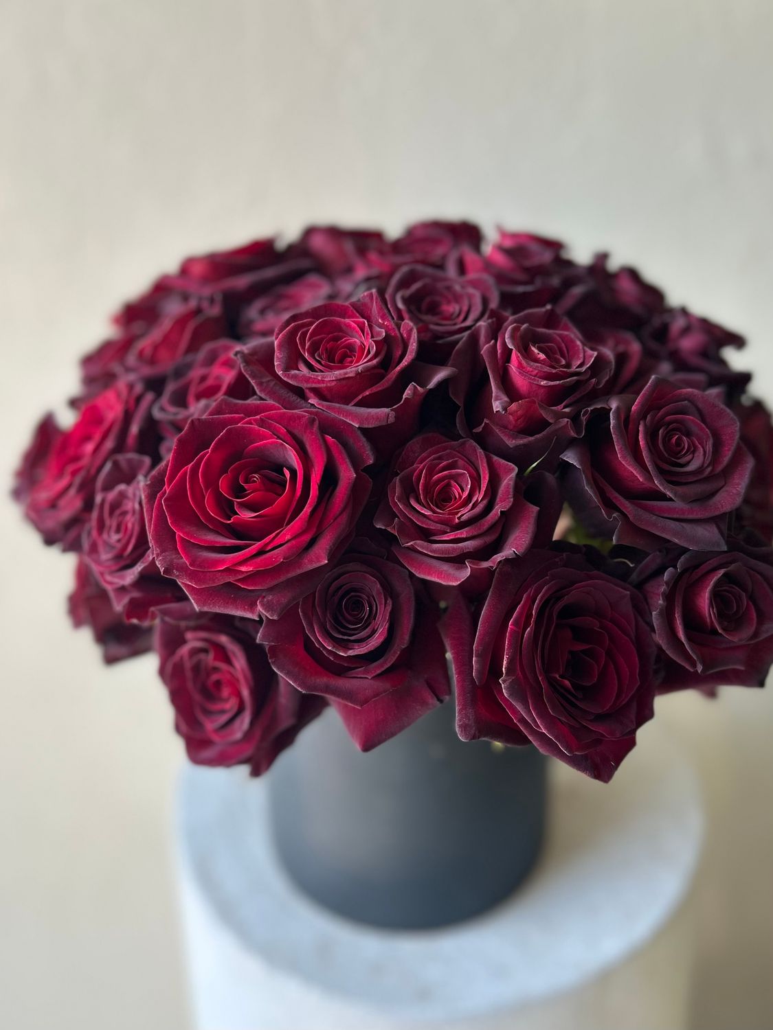 BLACK BACCARA VASE