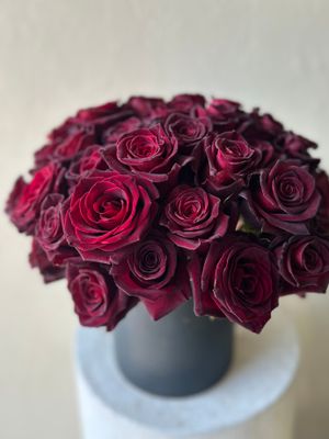 BLACK BACCARA VASE