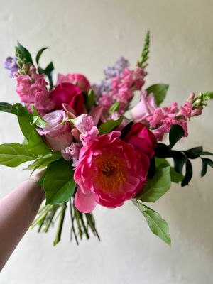 FLORAL CORAL HANDTIED BOUQUET