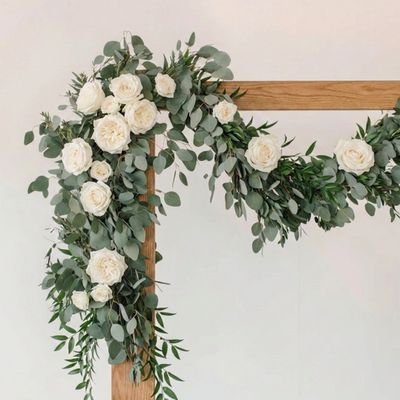 FRESH FOLIAGE GARLAND WITH ROSES
