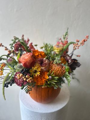 AUTUMN GARDEN PUMPKIN ARRANGEMENT
