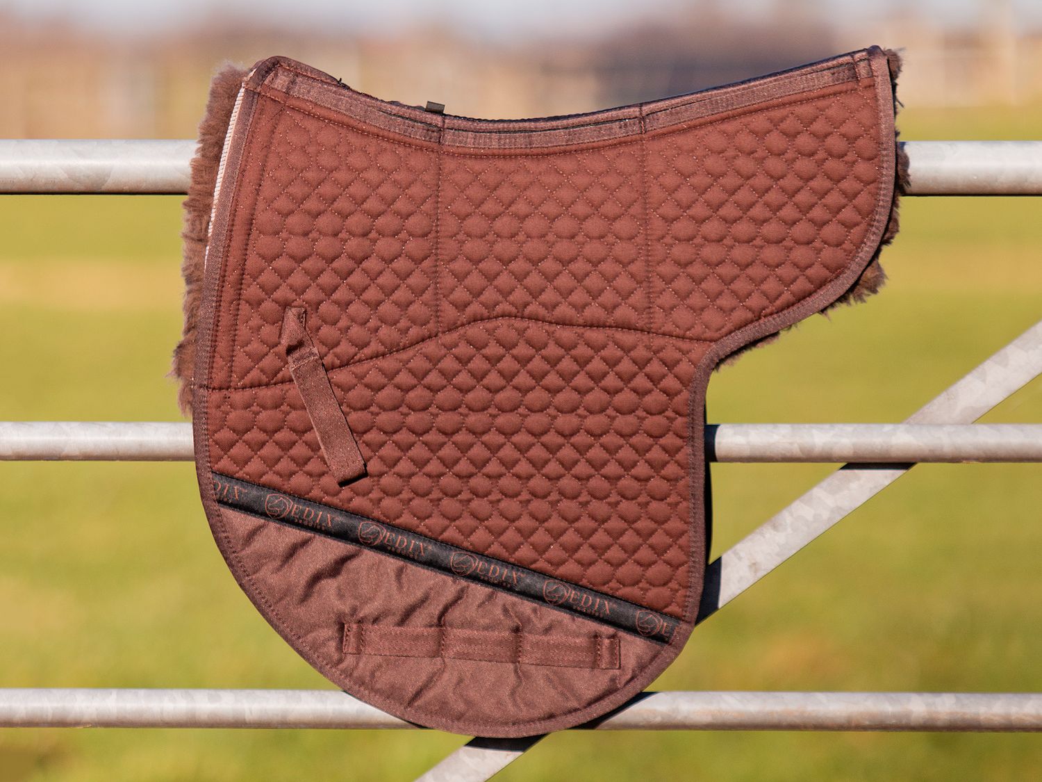 Pad ujeżdżeniowy EDIX Contour – 8 kieszeni, profilowany, wełna Merino