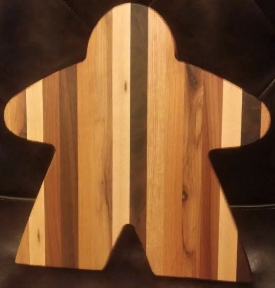 Meeple Cutting Board W-knife