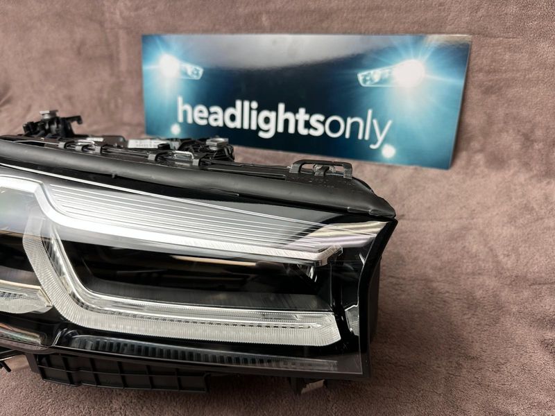 BMW 5 Series G30 F90 G31 LED RIGHT Headlight (9479273-10)